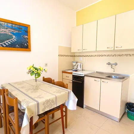 Neven 810 Apartment